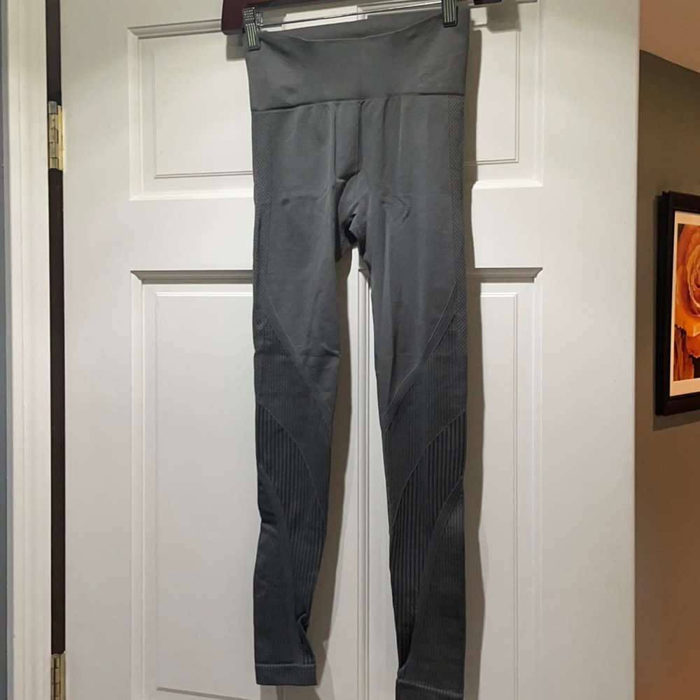 Zyia XS gray grid performance hi rise 7/8 leggings
